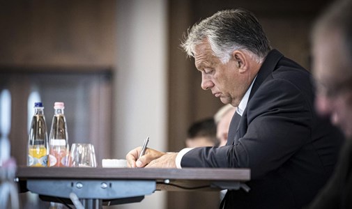 Orbán beats the battle drum to divert attention