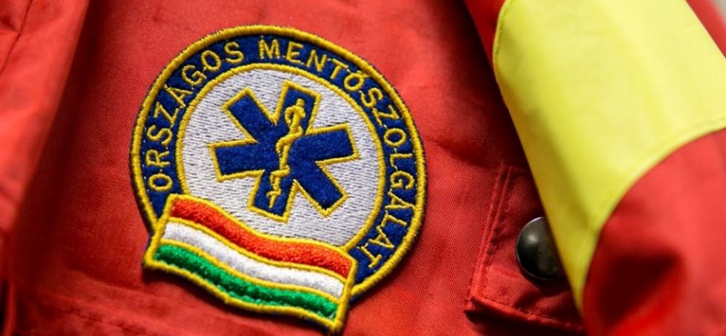 Kiömlött salétromsav miatt sérült meg két mentő, a felelős ellen vádat emeltek