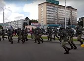 Assault police chase protesters against Lukashenko 