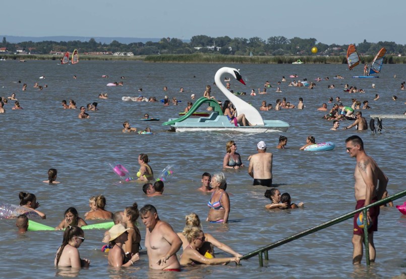 Política climática antiliberal: habrá un lago para botes en Felcsút, y el lago Velence se secará lentamente