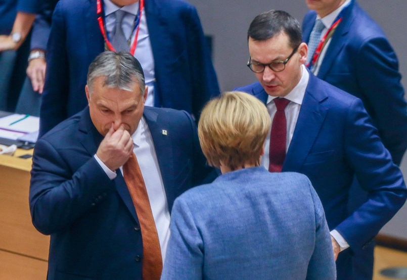 Bloomberg: A magyar és a lengyel kormány hajlandó elállni a vétótól