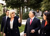 La reunión que todos habían esperado, se emocionó con la visita de Le Pen a Budapest.