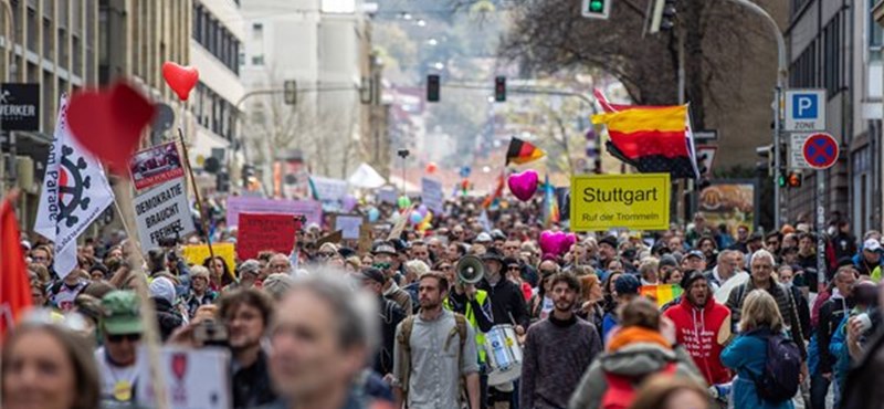 Large masses were taken to the streets by the epidemics in Stuttgart, without a mask, of course.