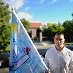 Mayor Fidesz of Csepel raised a baby flag in the municipal building