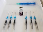 Miklós Rusvai: 400.000 personas mayores de 60 años aún no han sido vacunadas