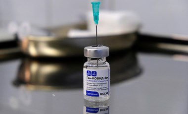 Népszava: A forgalomba kerülő Szputnyik vakcina nem egyezik a klinikai teszten vizsgálttal
