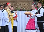 Ader, Urban y Simgen también estuvieron presentes en la basílica en la misa solemne