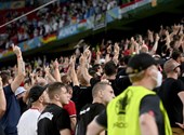 Los húngaros corearon rimas anti-gay en cada partido de Hungría, por lo que la UEFA sancionó