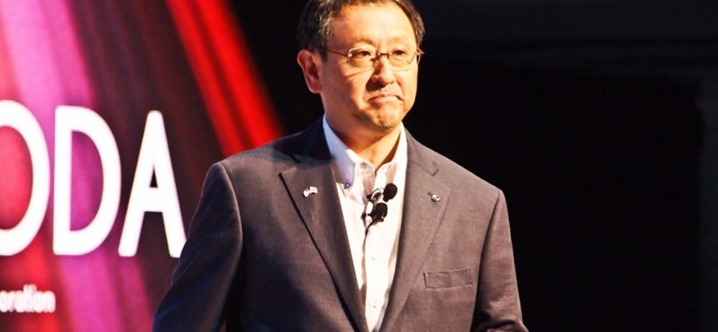 A Toyota elnöke szerint az elektromos autók túlértékeltek és csődbe vihetik az iparágat