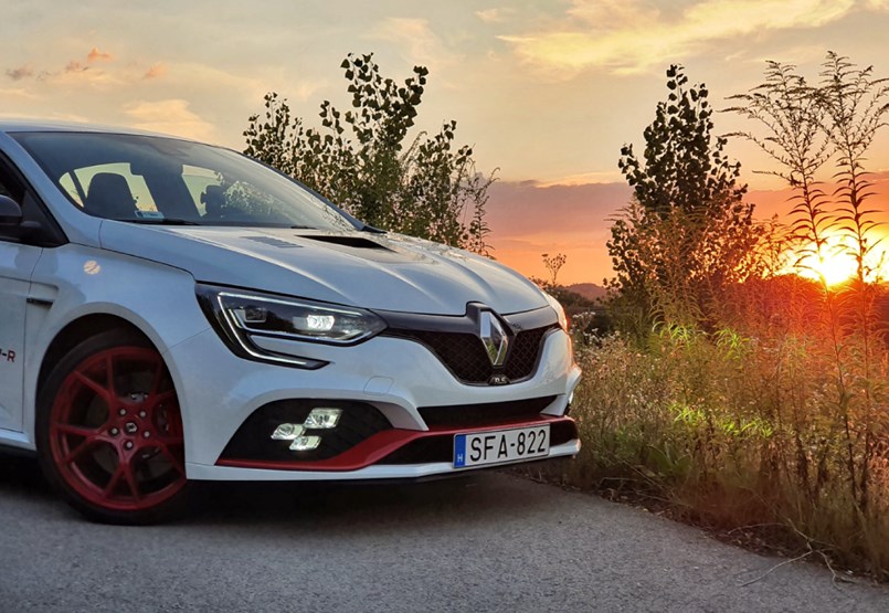 30 million florins for a Renault?  We tested the Megane RS Trophy-R