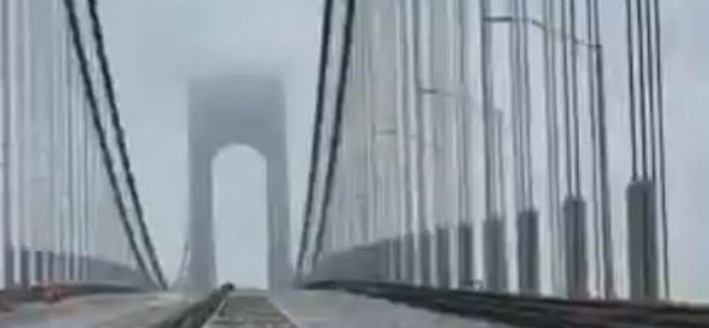 Mintha lélegezne egy New York-i híd, ahogy a szél miatt fel-le mozog ? videó