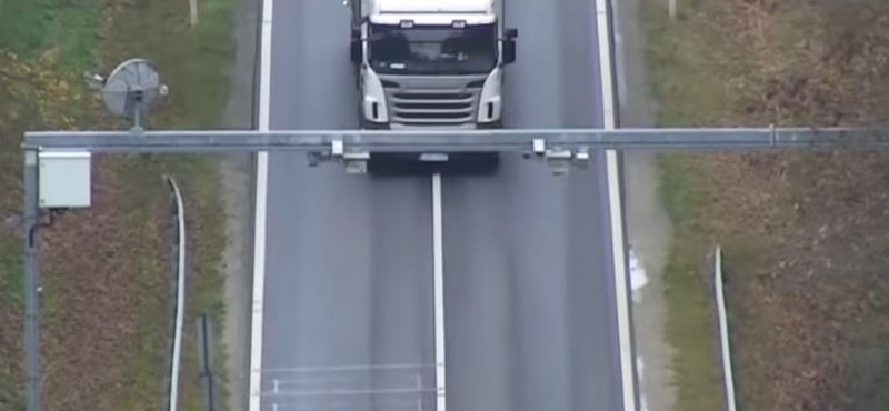 Videó: Ilyen egyszerűen játsszák ki a százezres bírságokat a teherautósok? 