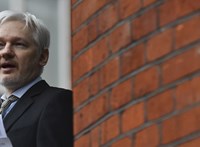 Évek óta az ecuadori követségen él Julian Assange, de most beperli őket